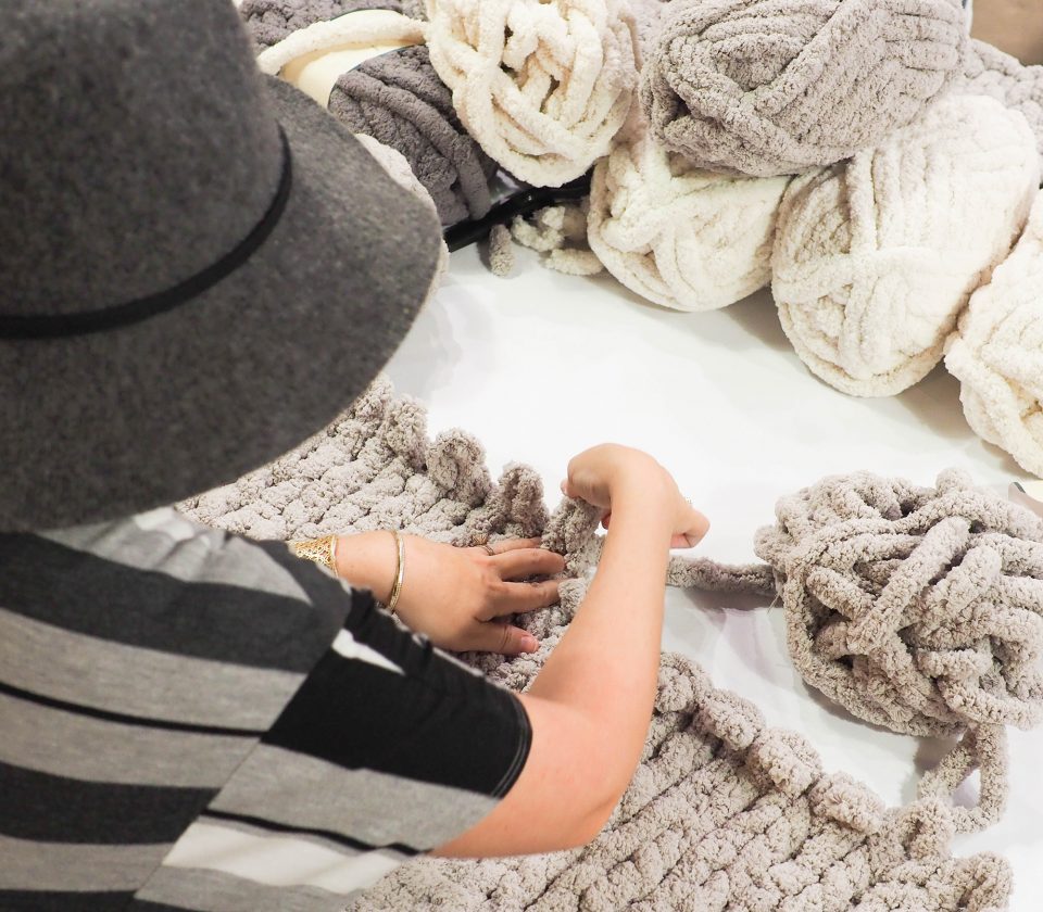 Learn to Make Your Own Cozy “Chunky Knit Blanket” at AR